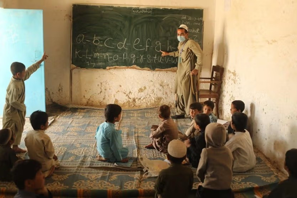 الأمم المتحدة: أكثر من 75٪ من الأطفال الأفغان في باكستان محرومون من التعليم
