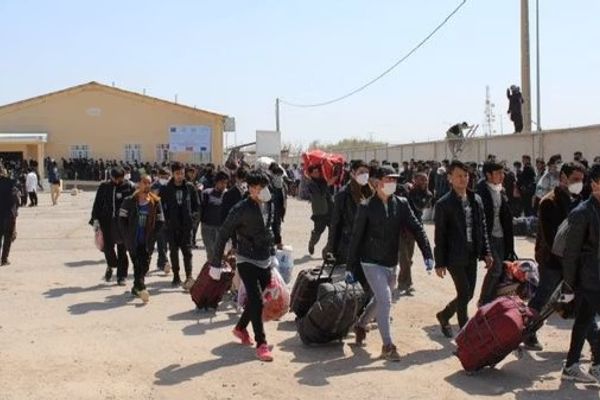وكالة فارس: أكثر من 3 ملايين لاجئ أفغاني يقيمون في إيران بشكل غير قانوني