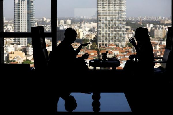 پژوهش: زنان جوان و تحصیلکرده بهرغم تعاملات اجتماعی قوی احساس تنهایی میکنند