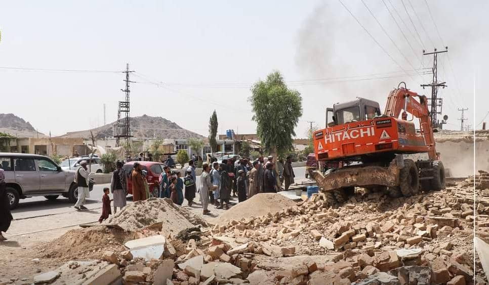 د کندهار ځیني ښاریان وايي طالبان د سړک لپاره د دوی ودانۍ نړوي خو په بدل کې هېڅ هم نه ورکوي