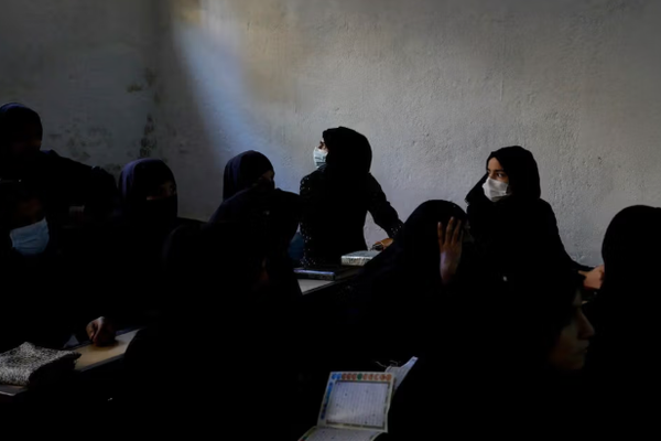 المقرر الأممي لحقوق الإنسان: طالبان حوّلت النظام القضائي إلى أداة لقمع النساء