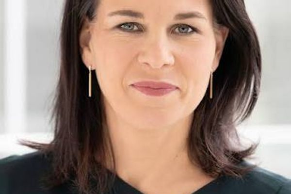 انالینا بیربوک: ۴۰ سلنه له جګړې وتلي هېوادونه بېرته د شخړو له ګواښ سره مخ کېږي