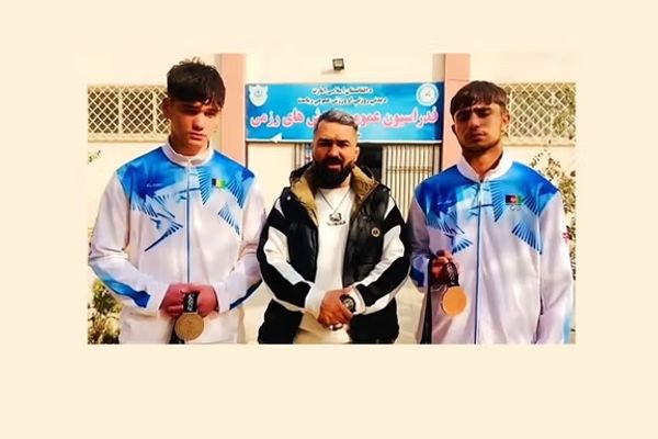 لاعبان أفغانيان يعتزلان.. ومدرب المنتخب يستقيل احتجاجاً على "التمييز"