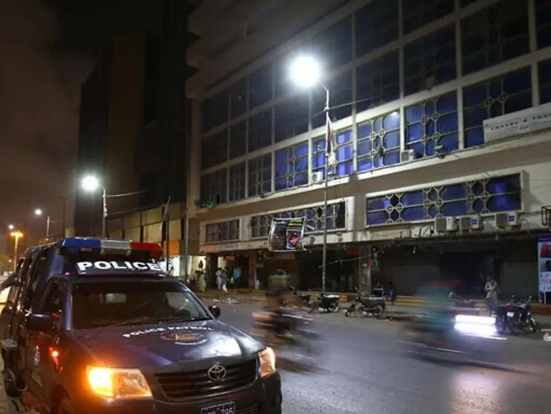 سرچینې: د پاکستان پولیس د شپې د افغانانو کورونو ته ور اوړي او زندان ته یې بیايي