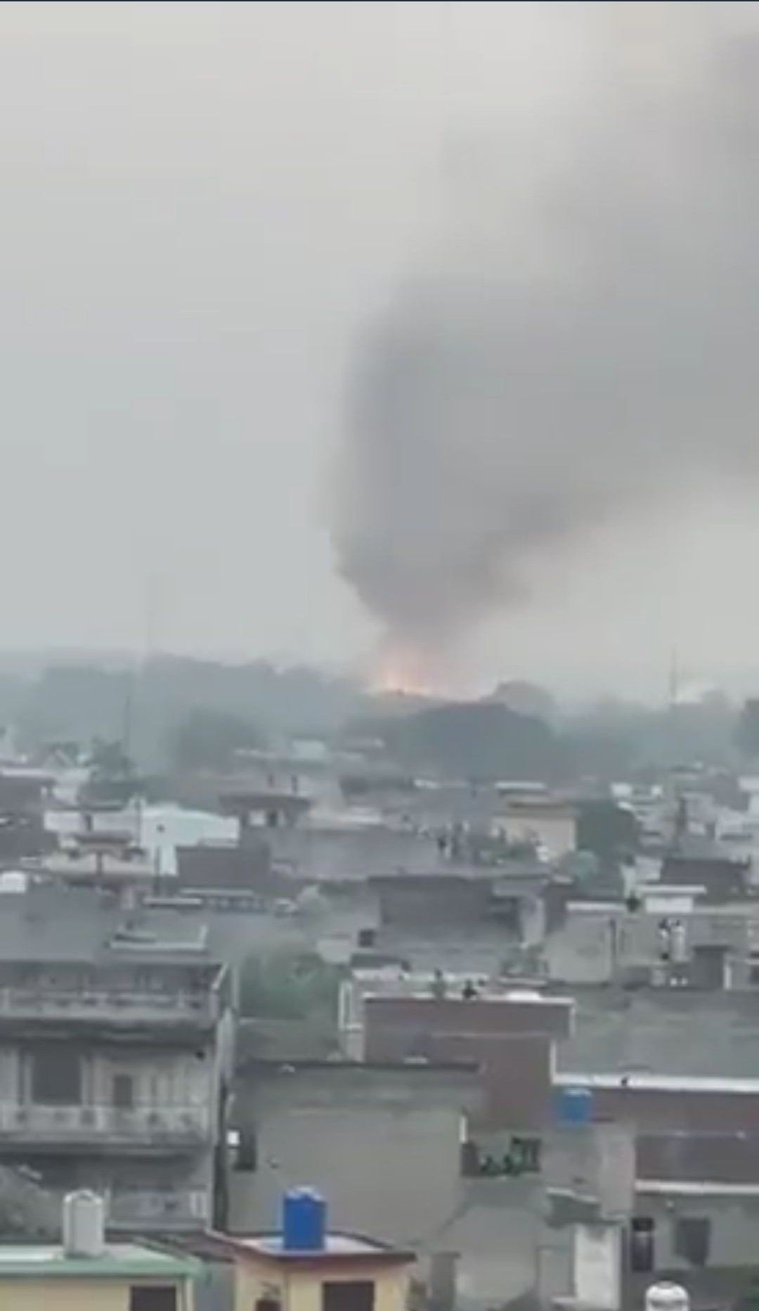 منابع محلی از وقوع انفجارهای گسترده در یک پایگاه ارتش پاکستان در ایالت پنجاب خبر دادند