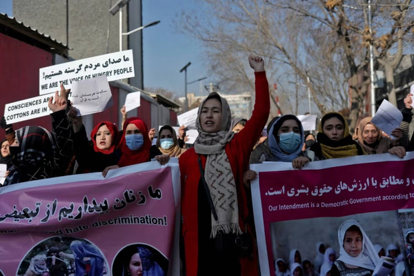 المتحدث باسم حاكم طالبان في بلخ: محاولات نزع الحجاب عن النساء الأفغانيات فشلت