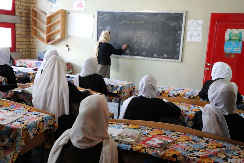 پر زده کړو د طالبانو بندیزونه او د افغانستان تیاره راتلونکی