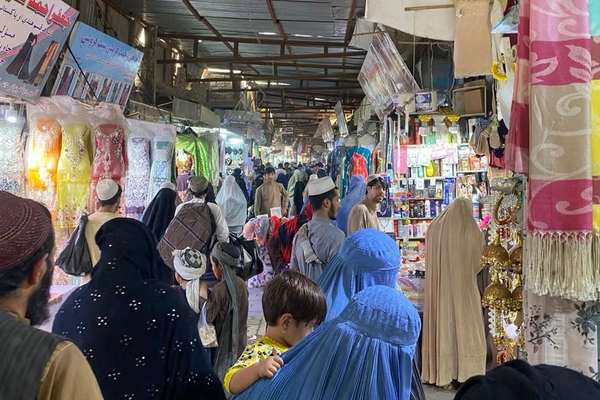 منابع میگویند طالبان در قندهار و هلمند نمایش لوازم آرایشی زنانه در دکانها را ممنوع کرد