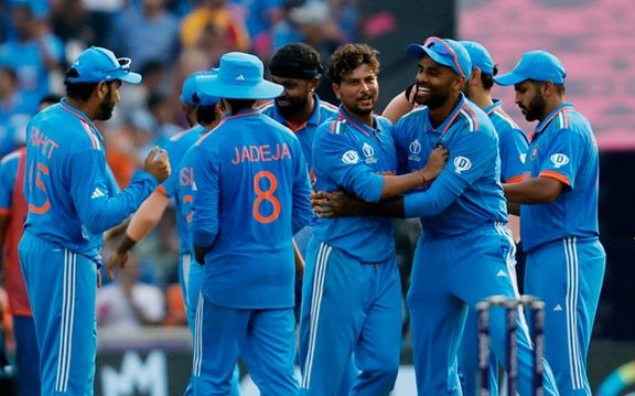 د هند کرېکټ ملي لوبډلې د ۷ ویکټو په لرلرو سره پاکستان ته په نړیوال جام کې ماته ور کړه