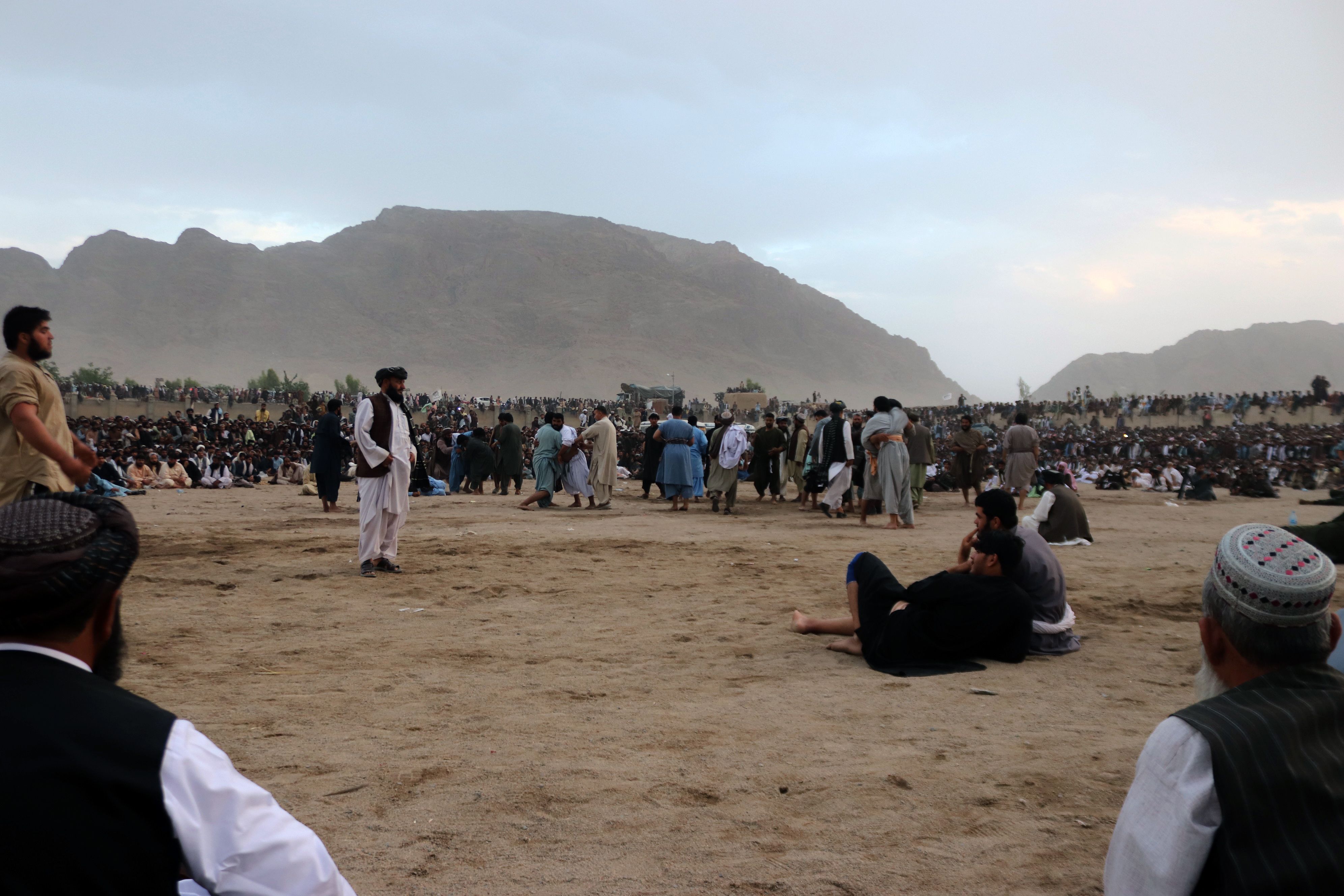 په ارغنداب ولسوالۍ کې د محلي لوبې غېږنيونې یوه برخه