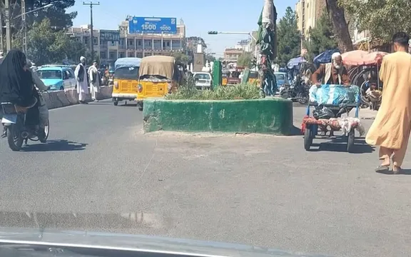 هرات کې د ټرافیکو اداره: له سړک څخه لرې شوی قبر رښتينی نه و