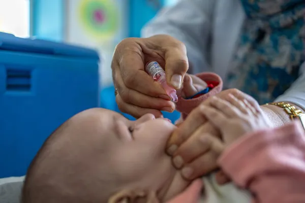 د یونیسف استازی: افغانستان کې ۱۲ میلیونه ماشومان د پولیو پر ضد واکسین شوي