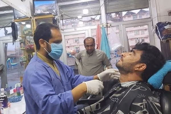 د خلکو شکایت: د امربالمعروف محتسبان د کورنیو له خبرولوپرته ځوانان په توقیفځایونو کې ساتي