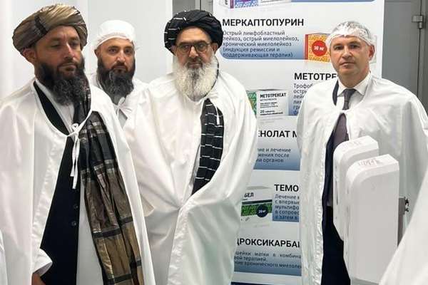 د طالبانو او بېلاروس د عامې روغتیا چارواکي د درمل جوړونې د همکاریو پر پراختیا غږېدلي