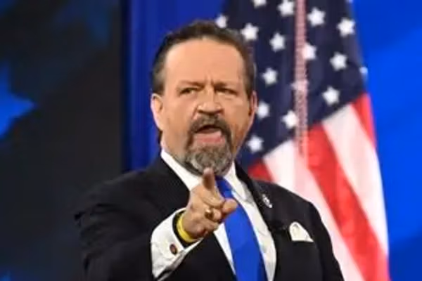 د ټرمپ یوه سلاکار د طالبانو له بند څخه د دریو نورو امریکايي وګړو پر خوشې کېدو ټینګار کړی