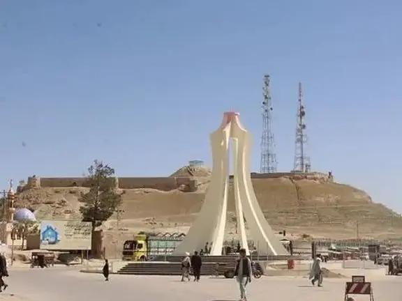 طالبان یک نفر را به اتهام ربودن یک زن، در زابل در ملاءعام شلاق زد