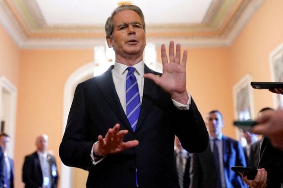 وزیر خزانهداری ترامپ از ماسک خواست از سیاست دور بماند