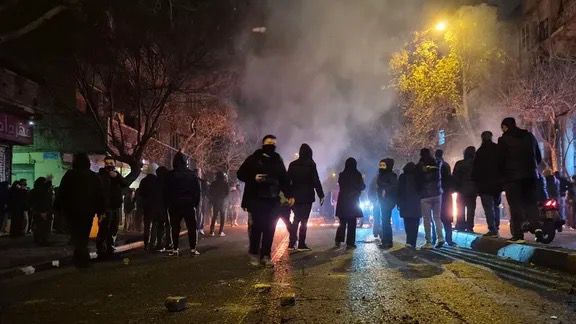 رهبر مخالف جمهوری اسلامی مردم را به تسخیر شهرها فراخواند