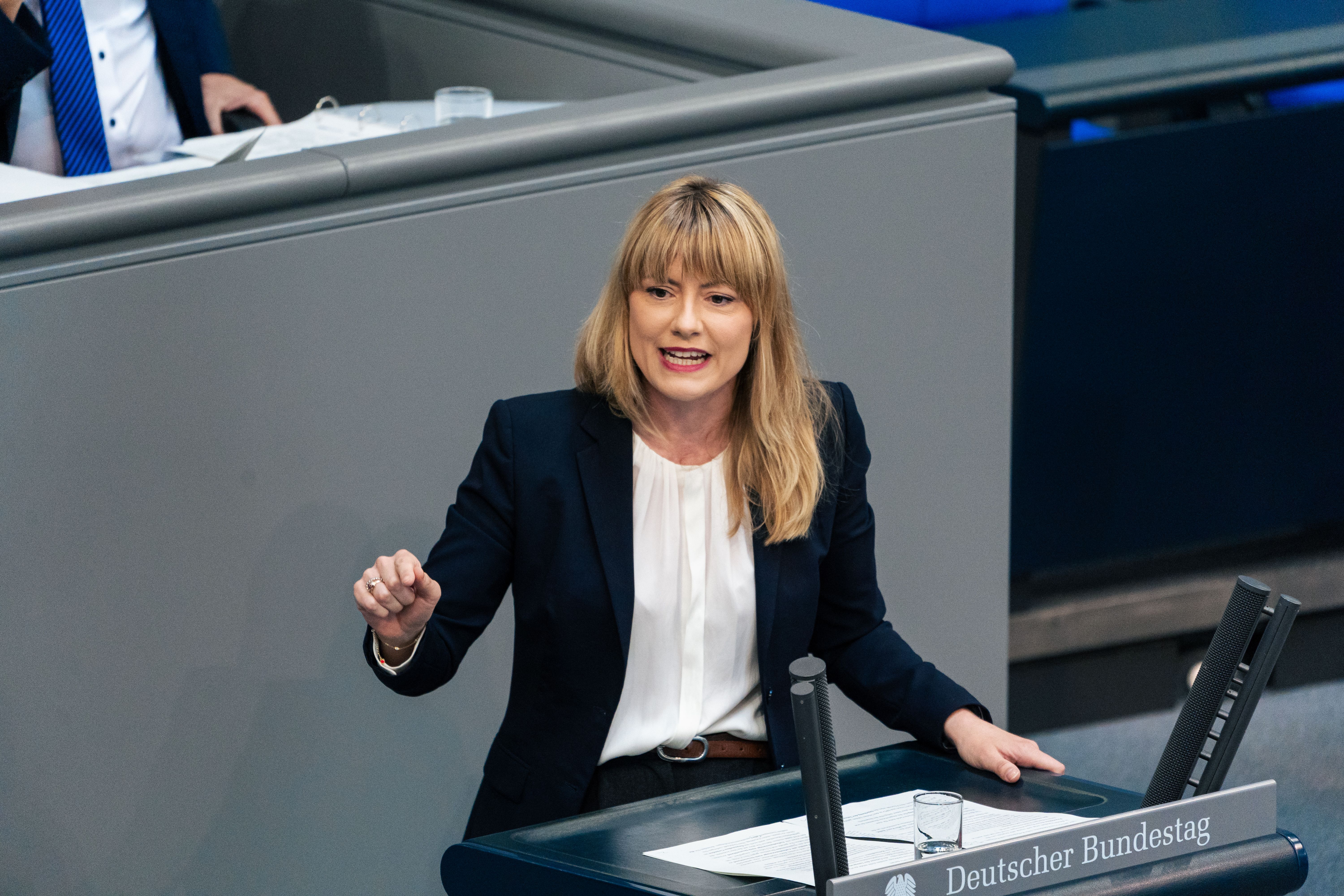 د جرمني دوو ګوندونو د افغان او سوریايي کډوالو د اخراج پر پالیسۍ نیوکې وکړې  