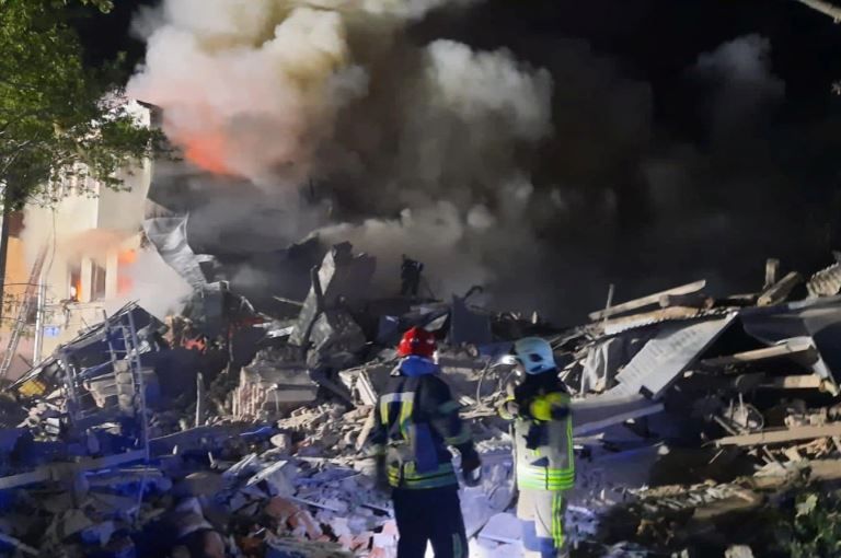 دستکم شش نفر بر اثر اصابت راکت در شهر خارکیف اوکراین کشته شدند