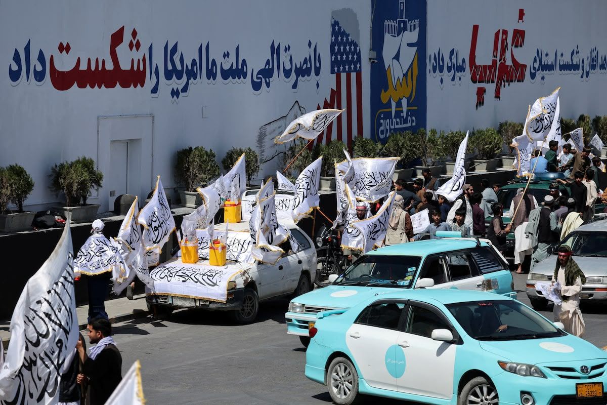 جشن طالبان در کابل؛ شاهدان از تعرض بدنی طالبان قندهاری به پسران جوان خبر می‌دهند