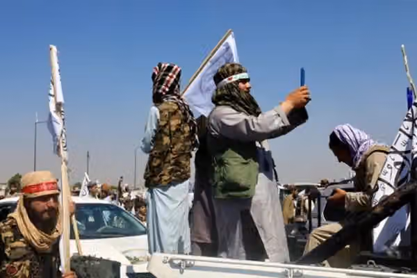 طالبانو په هلمند کې خپل دوه جنګیالي د «نفوذیانو» په تور نیولي