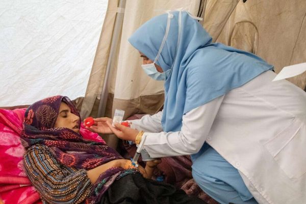 ملګري ملتونه: په افغانستان کې له پنځو میلیونو زیاتې ښځې له روغتیايي خدماتو برخمنې شوې