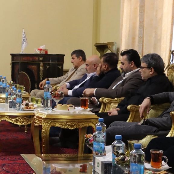 په مسکو کې د طالبانو سفیر او افغان سوداګرو په سوداګریزو ستونزو خبرې کړي