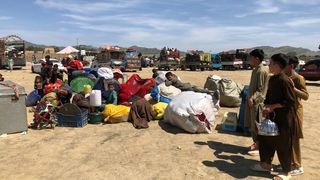 په پاکستان کې افغانه ښوونکې: افغانستان ته له ستنېدو وروسته مې دندې ته دوام نه شم ورکولای