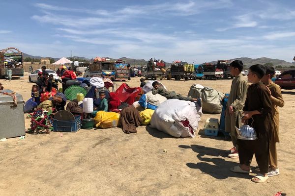په پاکستان کې افغانه ښوونکې: افغانستان ته له ستنېدو وروسته مې دندې ته دوام نه شم ورکولای