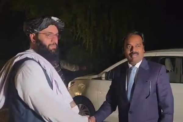 د هند استازي په ډيلي کې د طالبانو د «بري» په مراسمو کې ګډون وکړ