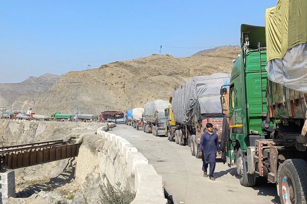 پاکستان پر افغان ټرانزيټي مالونو ۱۰ سلنه نوی فیس ولګاوه
