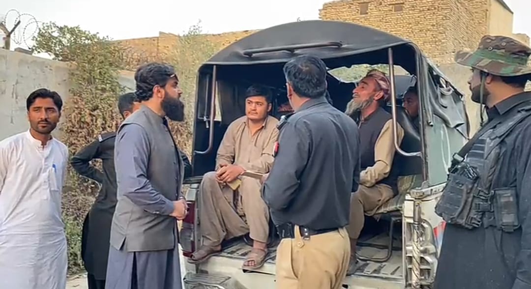 له کړاوه ډک ژوند؛ پاکستان کې افغان کډوال د پولیسو له ځورولو په تنګ دي