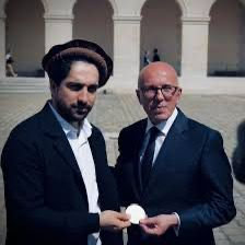 فرانسوی سیاستمدار: د احمد مسعود زړورتیا د ناپلیون او نورو لویو څېرو اتلولي رایادوي