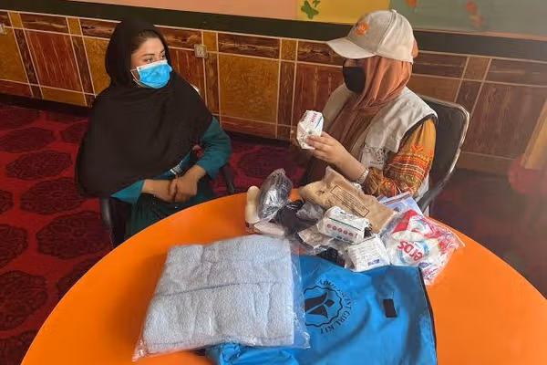 له شرمه تر ځانباورۍ؛ د نجونو د میاشتني عادت حفظ الصحې ښهوالي لپاره د ملګرو ملتونو ملاتړ