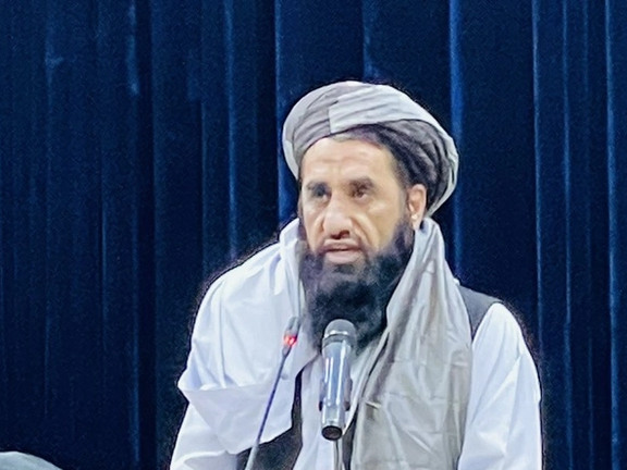 د طالبانو د مسلکي زده کړو رییس وايي، د افغانستان متخصصین د امریکا په الوتکو پورې ځوړند وو