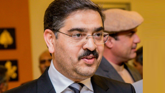 انوار الحق کاکړ: هغه ۸ ،۱ میلیونه افغانان چې قانوني اسناد لري له پاکستانه نه ایستل کیږي