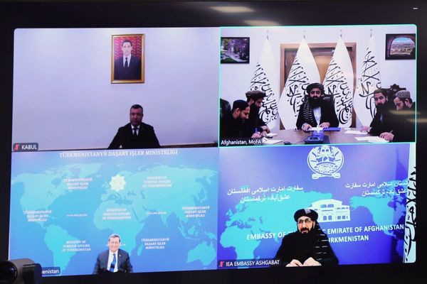 امیرخان متقي د ترکمنستان د بهرنیو چارو وزیر سره د سیمهییزې همکارۍ پر پراختیا خبرې کړې