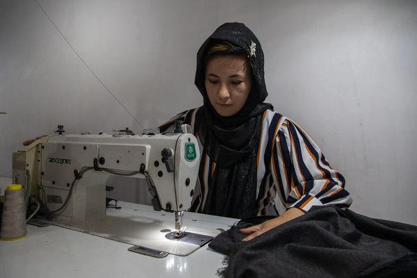 د بې روزګارۍ سختې څپې؛ اروپايي ټولنې افغانستان کې د کوچنیو کاروبارونو د ملاتړ ژمنه کړې