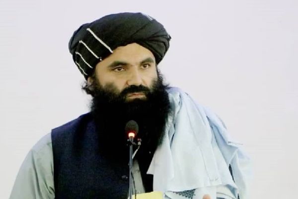 مصادر: سراج الدين حقاني غاضب من قرار هبة الله بقطع الإنترنت