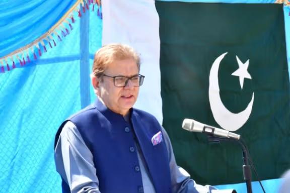 صادق خان:  له افغانستان سره د اړیکو له پامه غورځول د پاکستان په زیان تمامېږي