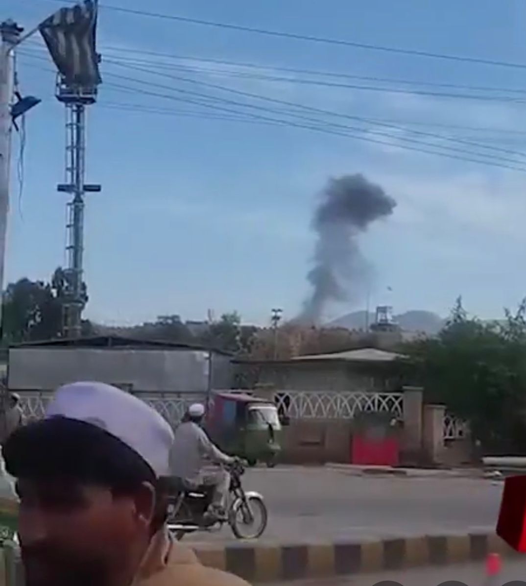 طالبان وایي په کوهاټ کې یې د پاکستان پوځي مرکزونه او تاسیسات په نښه کړي