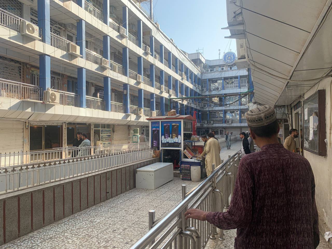 صرافان در هرات بارها به افزایش هزینه‌های مجوز صرافی اعتراض کرده‌اند 