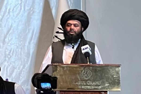 د طالبانو د کانونو وزیر افغان صنعت کاران په تولیداتو کې کیفیت پالنې ته وهڅول