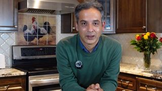 د ارګ له ویاندویۍ تر یوټیوبه؛ وحید عمر د «پخلنځي خبرې» په نوم ویډويي خپرونه پیلوي