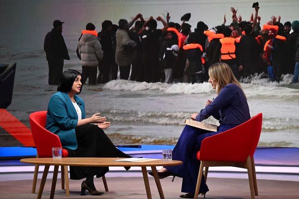 ښي اړخ ته د کارګر ګوند بې ساري تمایل؛ بریتانیا او شل کلن برزخ چې د کډوالو لپاره یې جوړوي