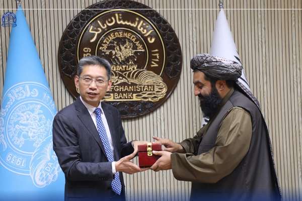 رئیس بانک مرکزی طالبان با سفیر چین درباره همکاریهای مالی و بانکی گفتوگو کرد