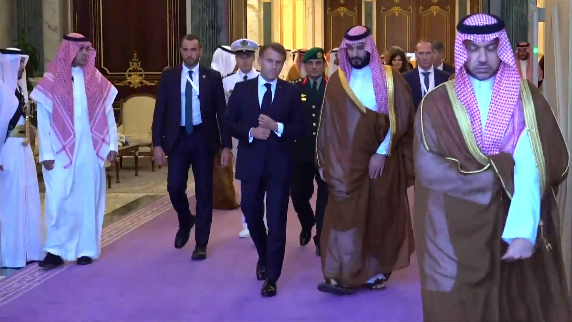 تصاویر زنده از دیدار مکرون با محمد بن سلمان