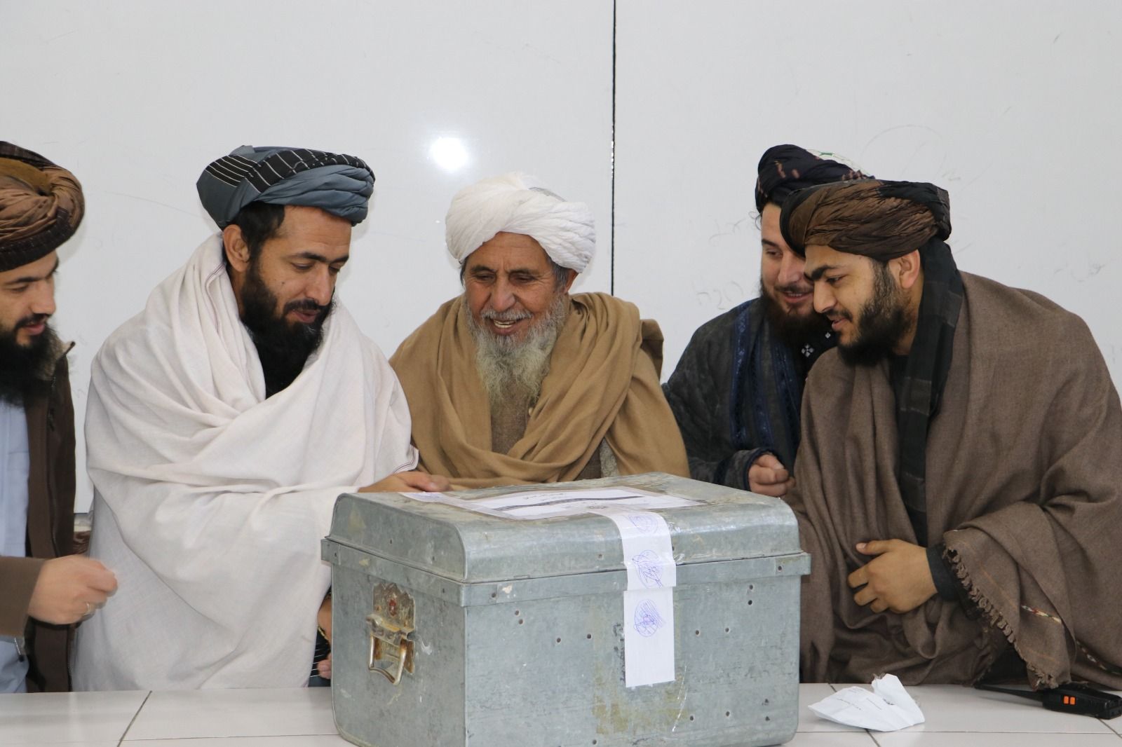 آمارها نشان می‌دهند شمار داوطلبان در پنج سال گذشته ۴۲ درصد کاهش یافته است.
