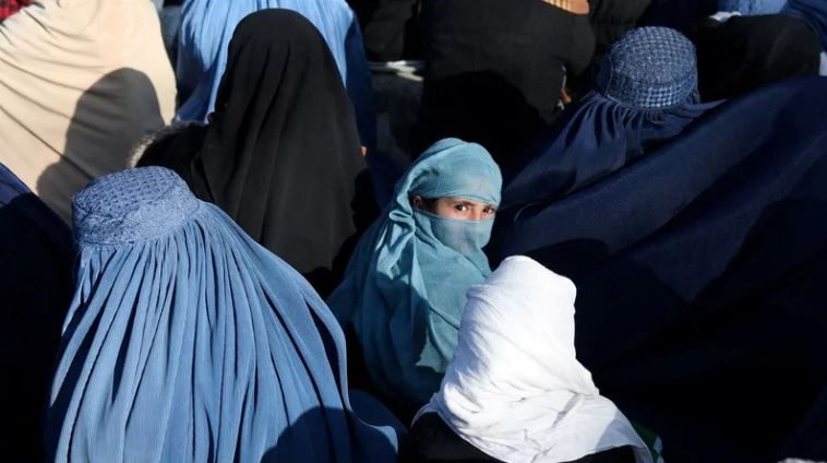 مستندساز تلویزیون پی‌بی‌اس: برخی اعضای طالبان دختران زیبا را برای ازدواج اختطاف می‌کنند